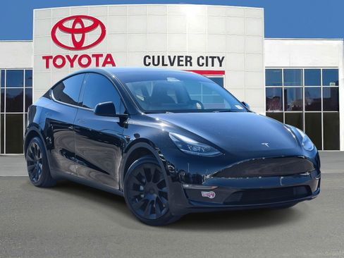 Used 2023 Tesla Model Y Long Range AWD/4WD image 1