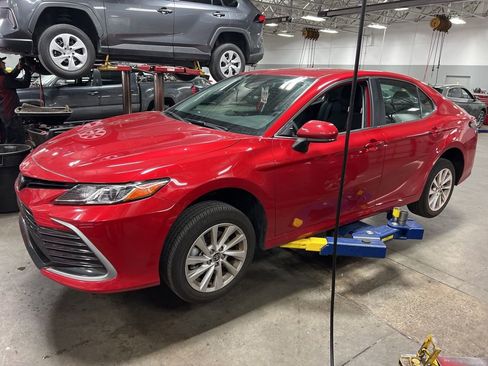 Used 2024 Toyota Camry LE image 6