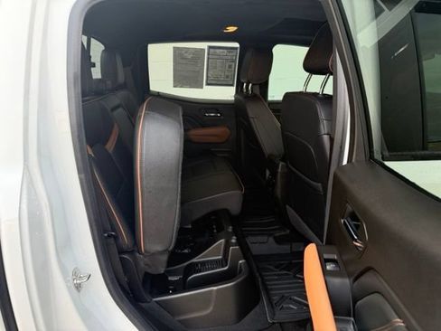 Certified 2024 GMC Canyon AT4 w/ AT4 Premium Package AWD/4WD image 20
