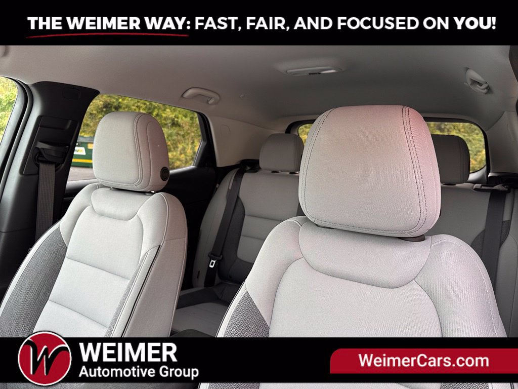 Used 2025 Chevrolet TrailBlazer LT w/ LT Cold Weather Package AWD/4WD image 18