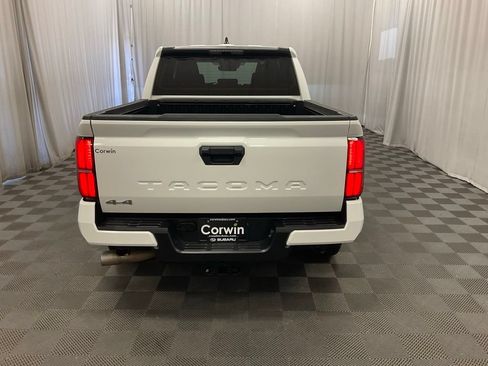 Used 2025 Toyota Tacoma SR5 AWD/4WD image 5
