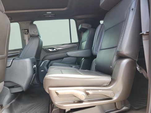 Used 2022 GMC Yukon XL Denali w/ Denali Premium Package image 22
