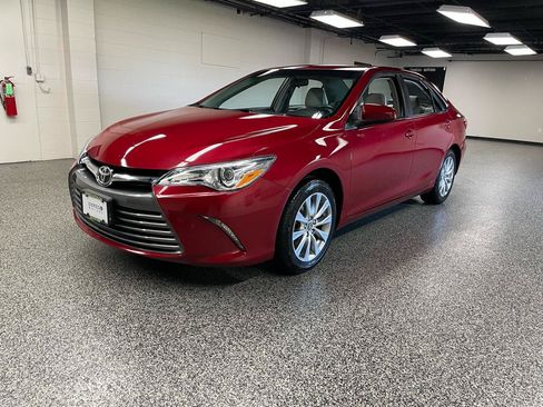 Used 2017 Toyota Camry XLE FWD image 9
