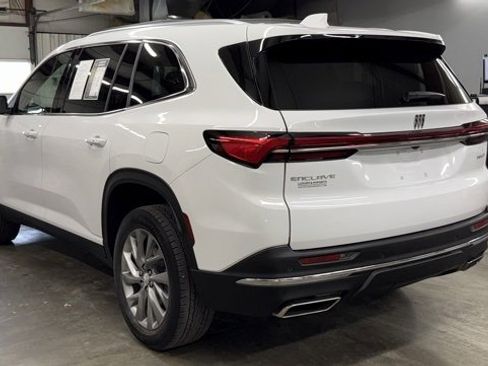 Used 2025 Buick Enclave Preferred image 7