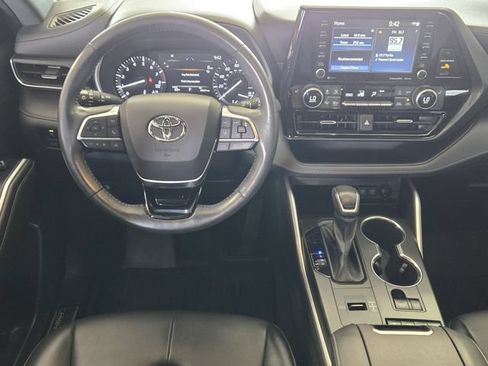 Used 2021 Toyota Highlander XSE FWD image 28