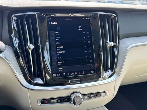 Used 2024 Volvo S60 B5 Plus w/ Climate Package image 22