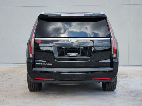 Used 2020 Cadillac Escalade Luxury RWD image 7