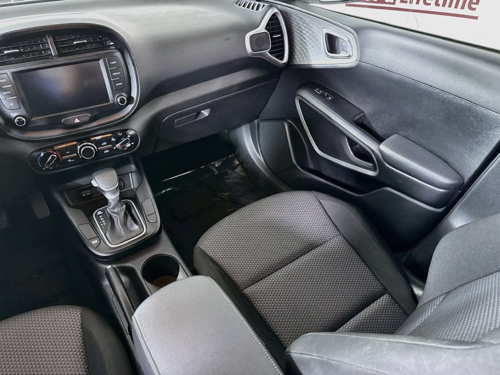Used 2024 Kia Soul LX w/ LX Technology Package FWD image 25