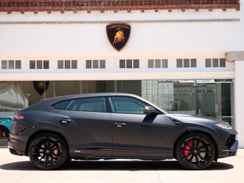Used 2024 Lamborghini Urus S AWD/4WD image 2
