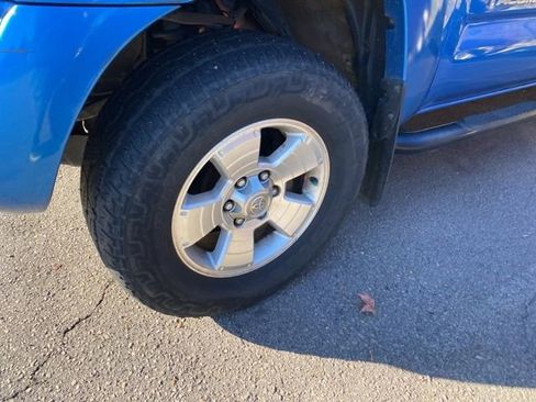 Used 2005 Toyota Tacoma PreRunner image 12