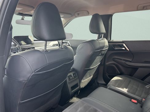 Used 2024 Mitsubishi Outlander SE image 71