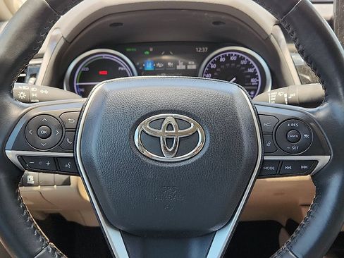 Used 2022 Toyota Camry XLE w/ Navigation Upgrade Package FWD image 11