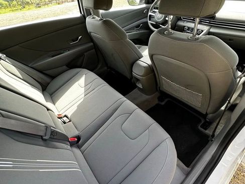 Certified 2025 Hyundai Elantra SEL FWD image 17