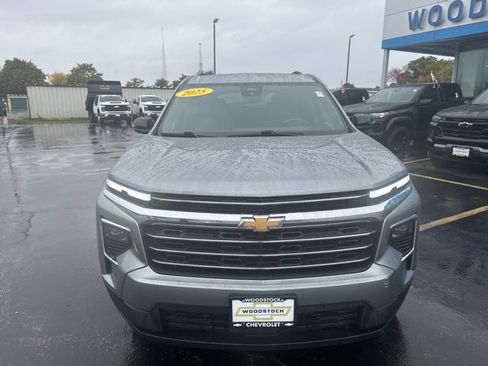 Used 2025 Chevrolet Traverse LT image 8