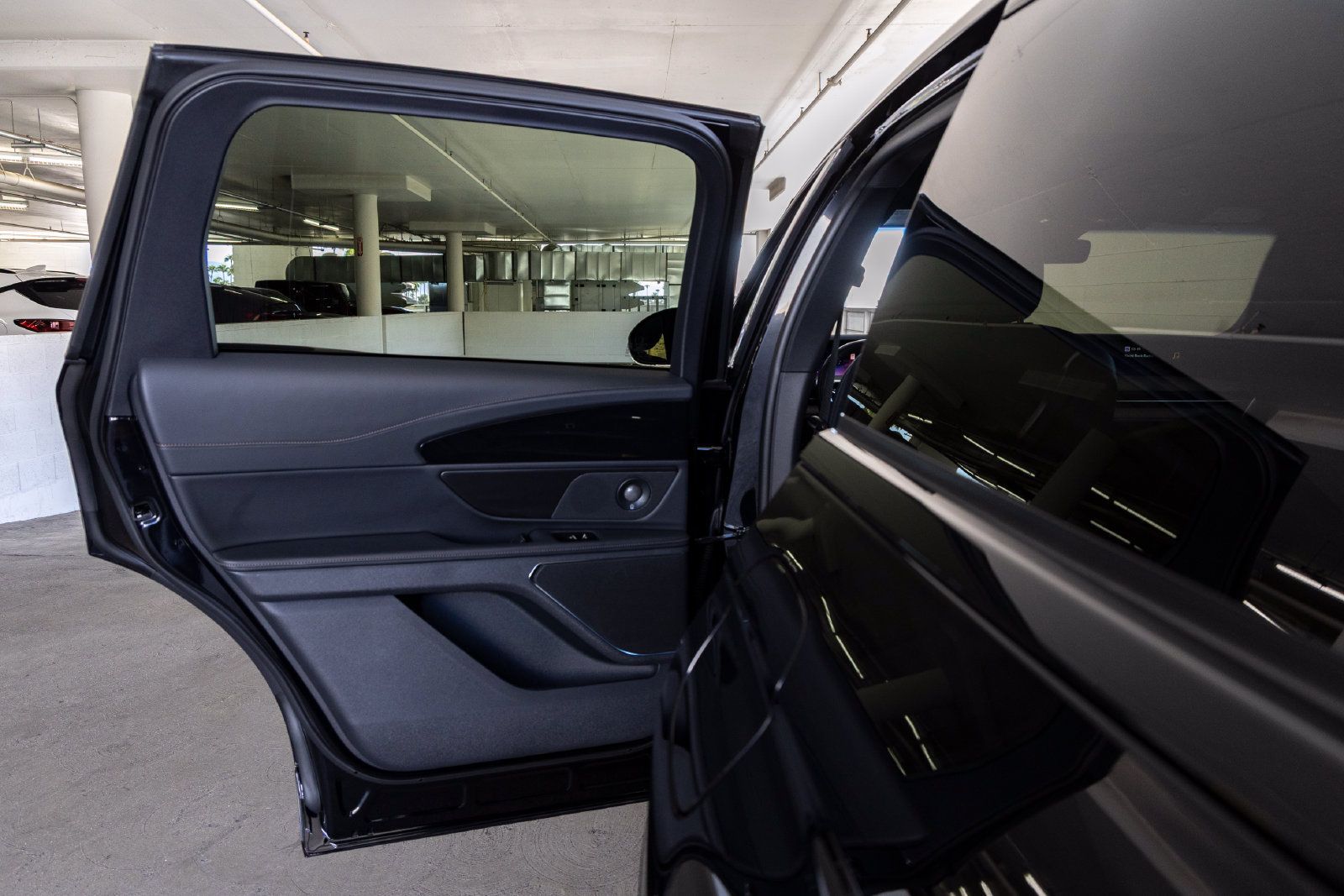 Used 2024 Lincoln Nautilus Reserve w/ Equipment Group 202A AWD/4WD image 23