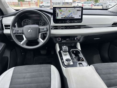 Used 2025 Mitsubishi Outlander SE AWD/4WD image 12