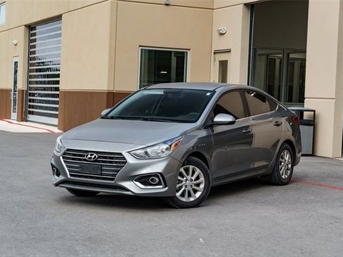 Used 2021 Hyundai Accent SEL image 2