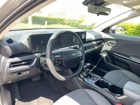 Used 2025 Kia K4 FWD image 10