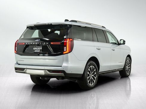 Used 2025 Ford Expedition Platinum AWD/4WD image 5