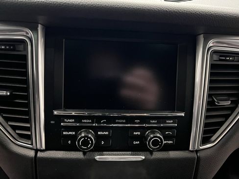 Used 2015 Porsche Macan S image 39