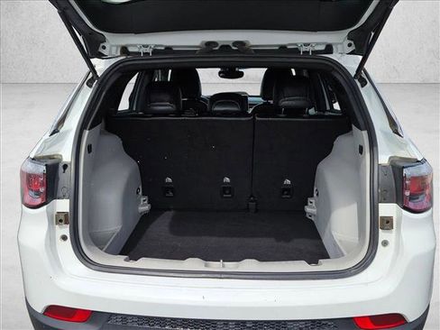 Used 2024 Jeep Compass Latitude image 6