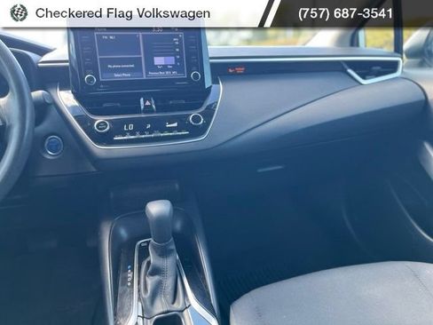 Used 2022 Toyota Corolla LE FWD image 29
