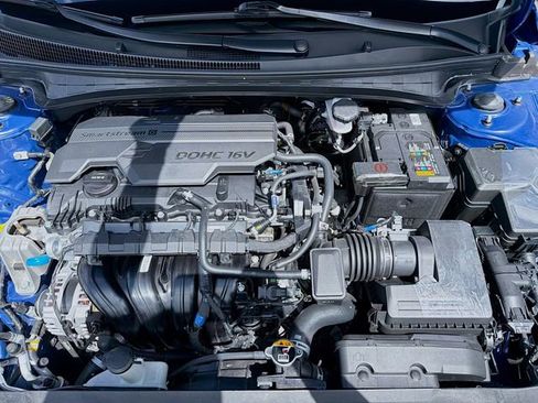 Certified 2025 Hyundai Elantra Sport image 28