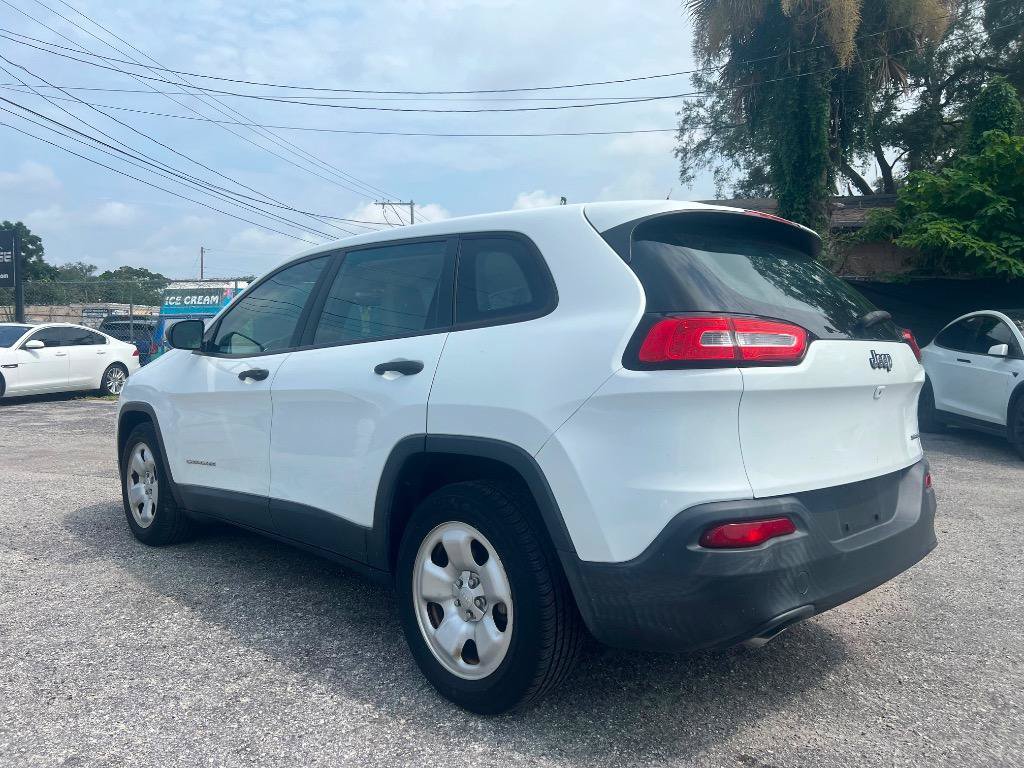 Used 2015 Jeep Cherokee Sport FWD image 6