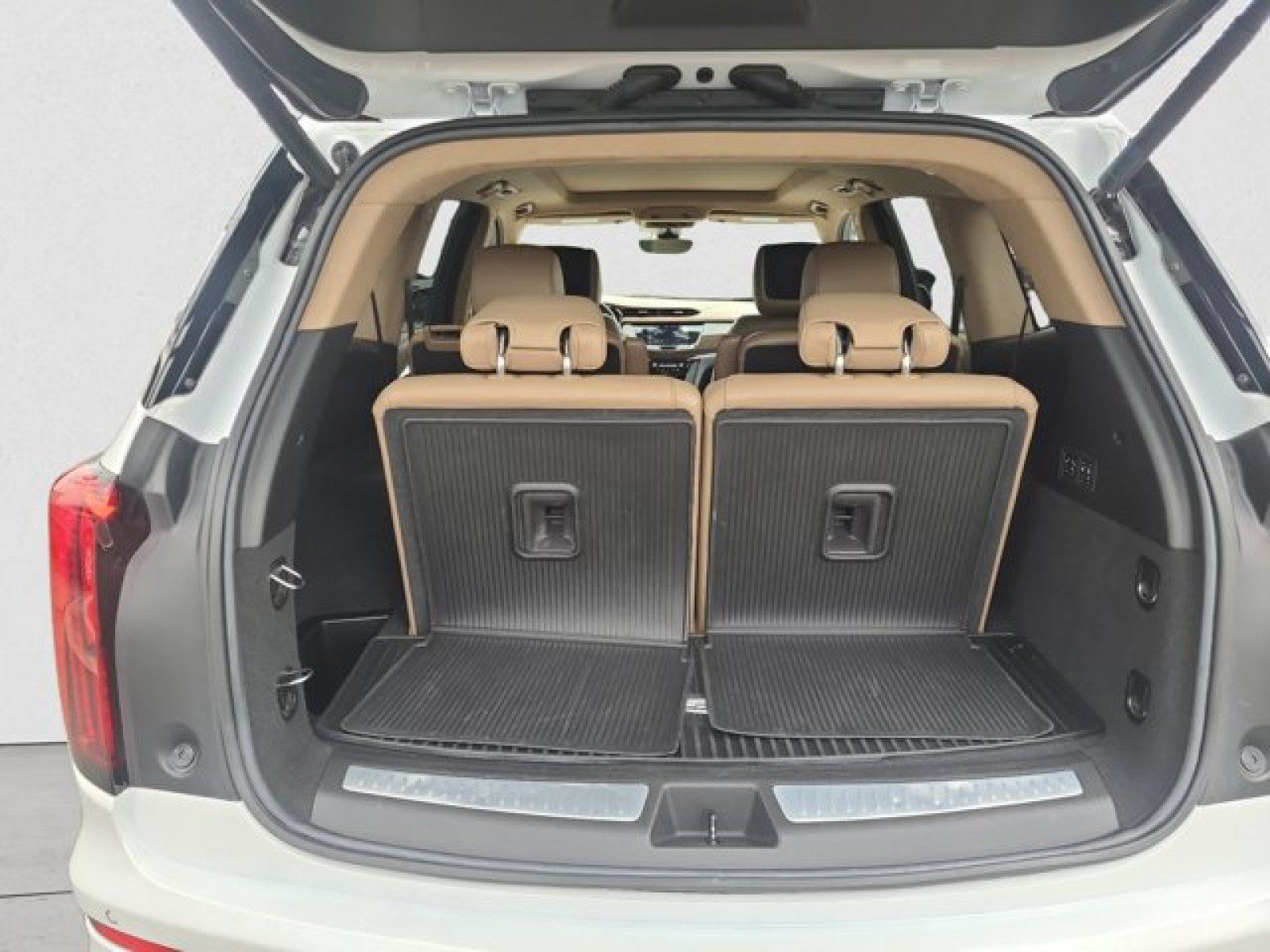 Used 2023 Cadillac XT6 Premium Luxury w/ Platinum Package FWD image 21