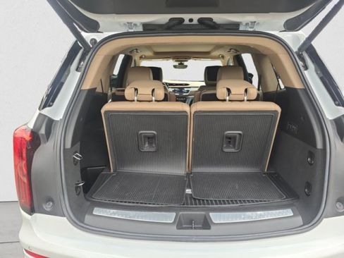 Used 2023 Cadillac XT6 FWD image 21