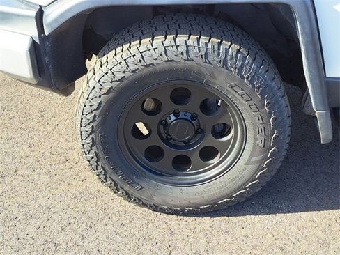 Used 2011 Toyota FJ Cruiser 4WD image 9