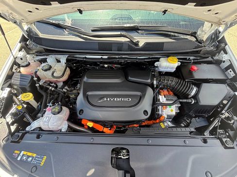 Used 2024 Chrysler Pacifica Limited FWD image 6