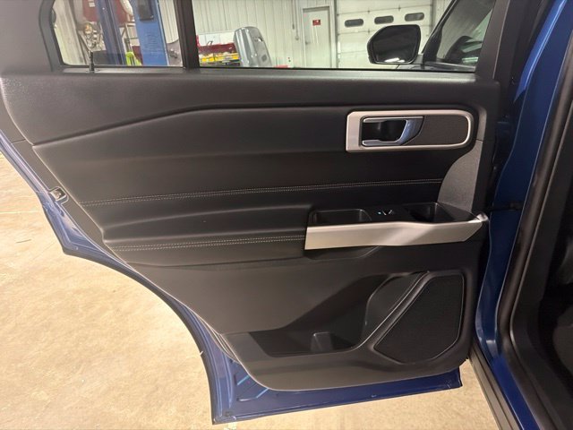 Used 2021 Ford Explorer XLT w/ Equipment Group 202A AWD/4WD image 15