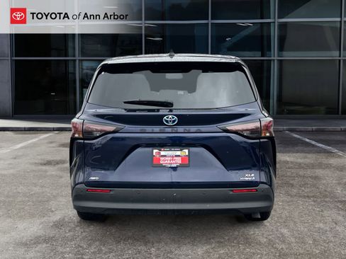 Used 2024 Toyota Sienna XLE image 11