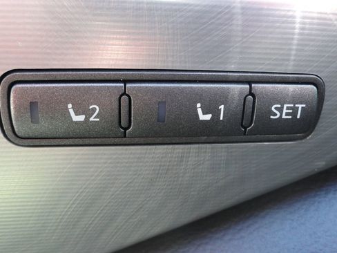 Used 2018 INFINITI Q60 LUXE w/ Sensory Package 2.0T Luxe image 33