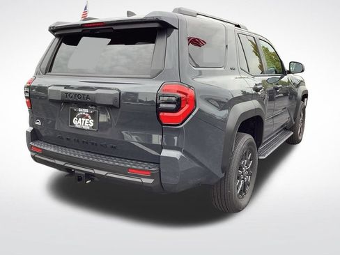Used 2025 Toyota 4Runner SR5 AWD/4WD image 9