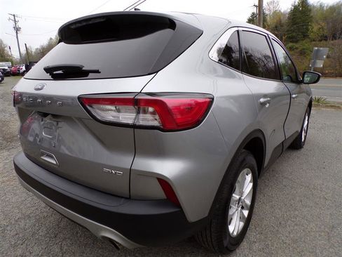 Used 2021 Ford Escape SE image 8