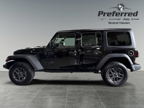 Used 2024 Jeep Wrangler Unlimited Sport AWD/4WD image 11