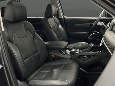Used 2024 Kia Telluride EX w/ EX Captain's Chair Package AWD/4WD image 24
