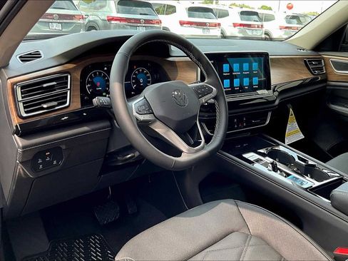 New 2026 Volkswagen Atlas SE FWD image 8