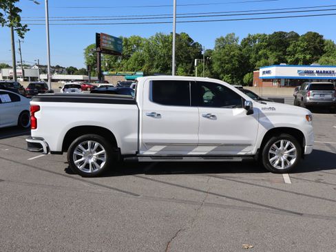 Used 2024 Chevrolet Silverado 1500 High Country w/ High Country Premium Package AWD/4WD image 11