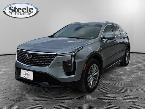 Used 2025 Cadillac XT4 Premium Luxury FWD image 1