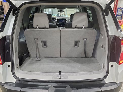 Used 2023 GMC Acadia SLT w/ Technology Package image 13