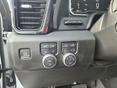 Used 2024 GMC Sierra 1500 AT4 w/ Technology Package AWD/4WD image 12