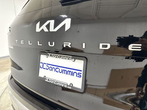 Used 2024 Kia Telluride EX w/ EX Captain's Chair Package image 28