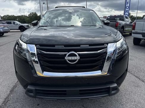 Used 2024 Nissan Pathfinder SV FWD image 2