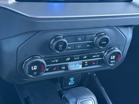 Used 2025 Ford Bronco Outer Banks image 24