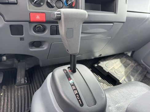 Used 2020 Isuzu NPR RWD image 32