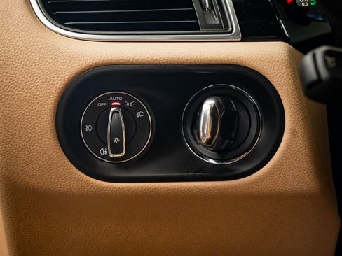 Used 2018 Porsche Macan image 37