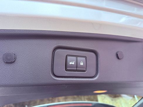 Used 2023 Nissan Pathfinder SL image 34